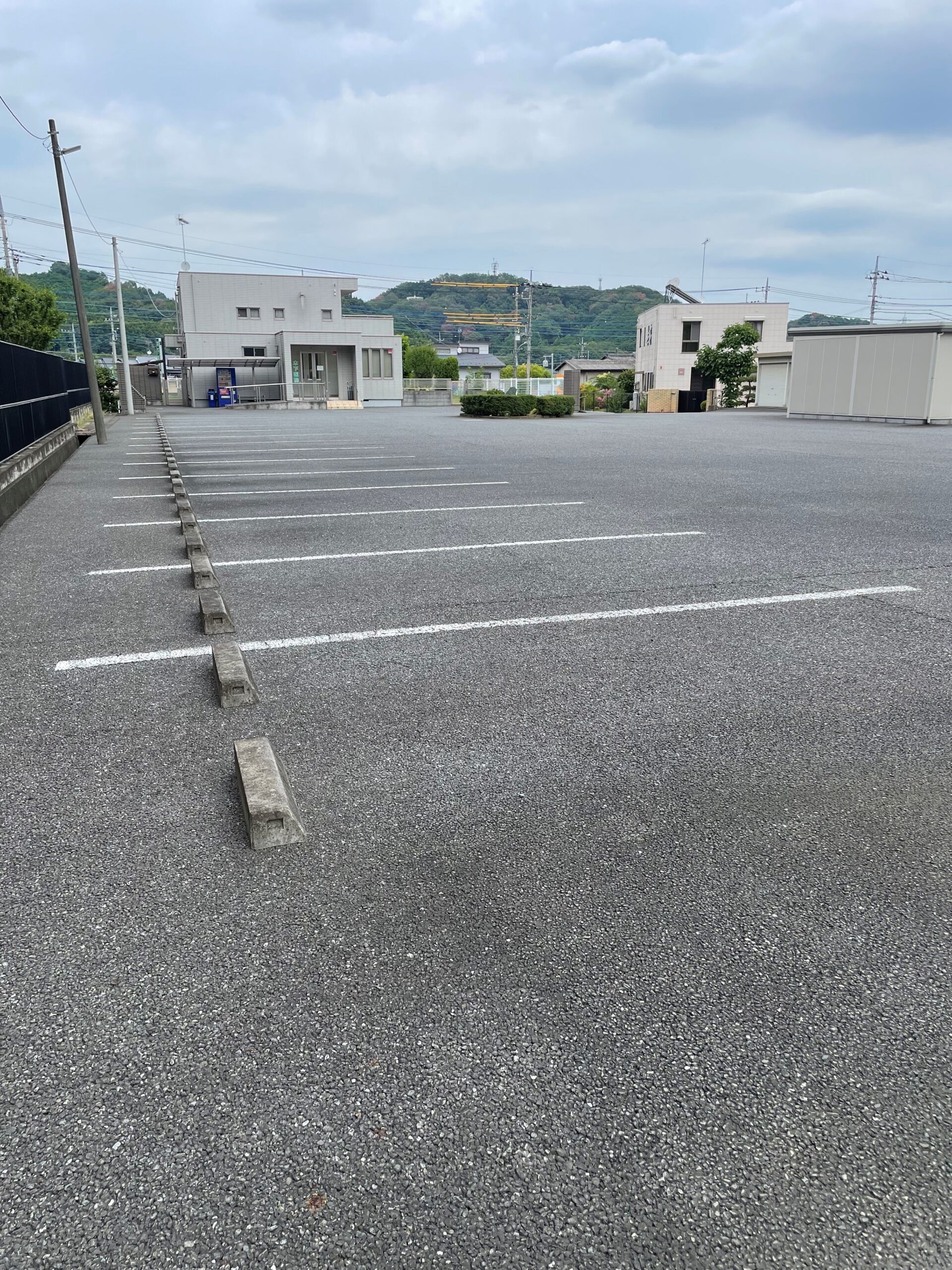 医院奥の駐車場