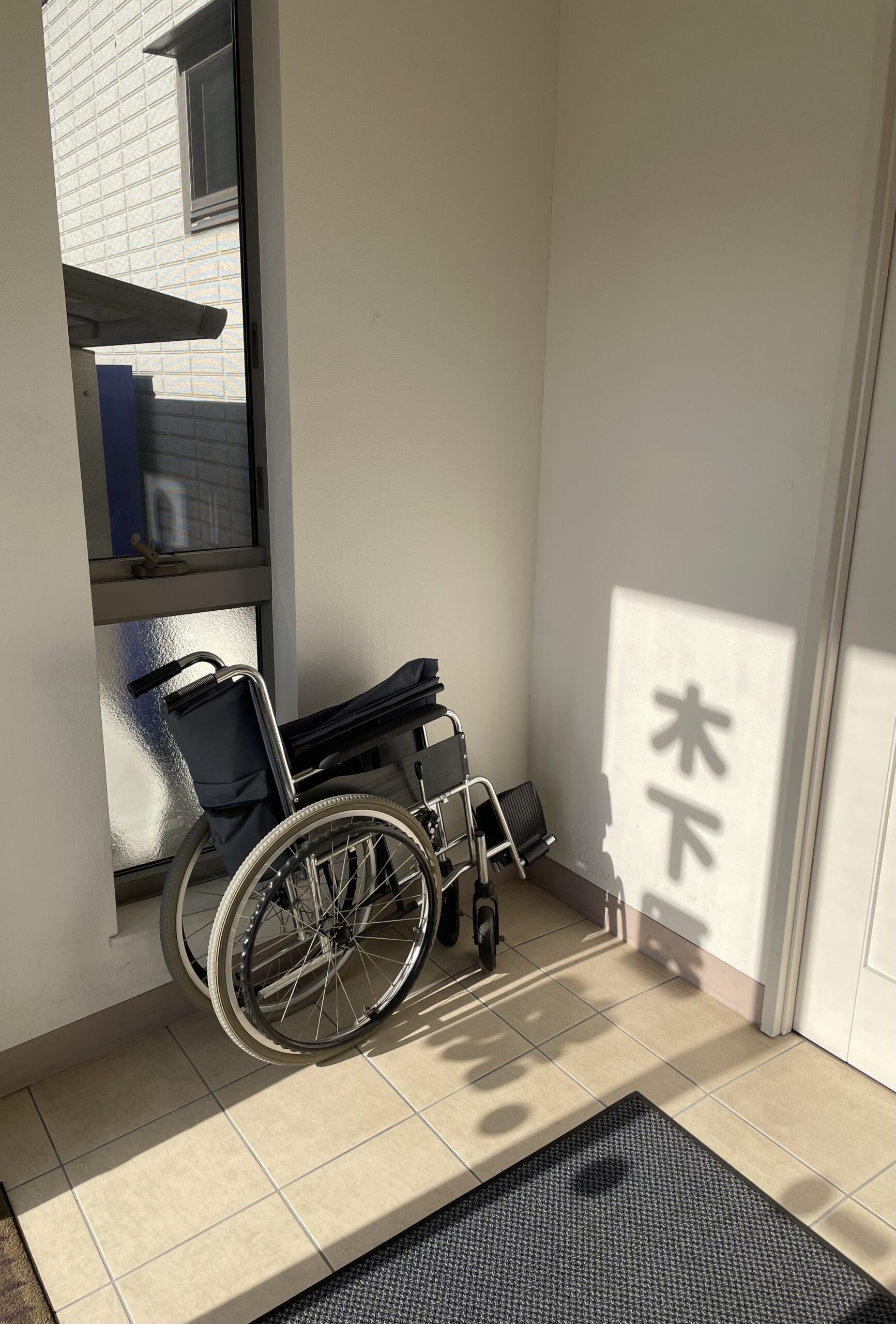 入り口付近の車椅子